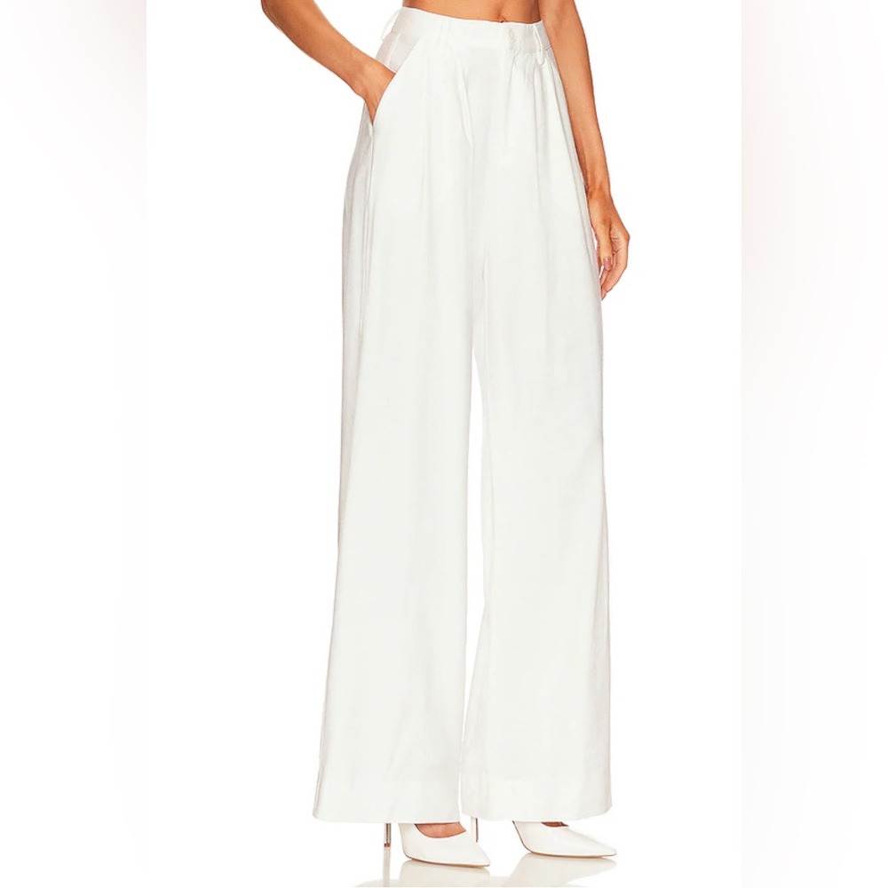 New NWT NONchalant Fabi Wide Leg Pant in White
Label revolve trouser - Picture 2 of 8
